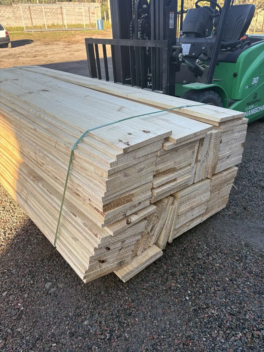Madeira de Pinus para uso moveleiro - lote pronto para expedição